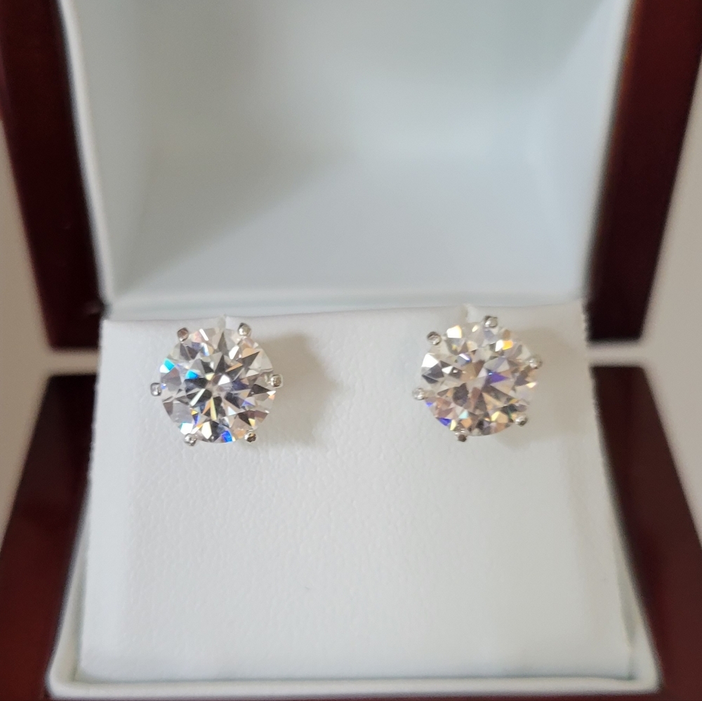New 4ct Beautiful Moissanite Diamonds Stud Earrings - Picture 5 of 11